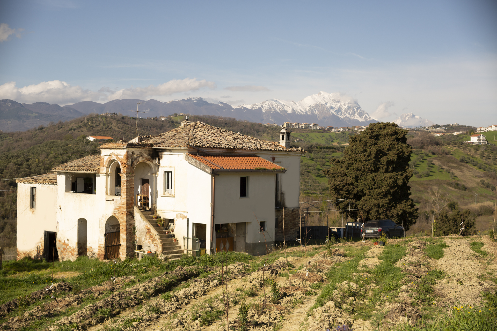 Sentieri farmhouse with mountains in the background